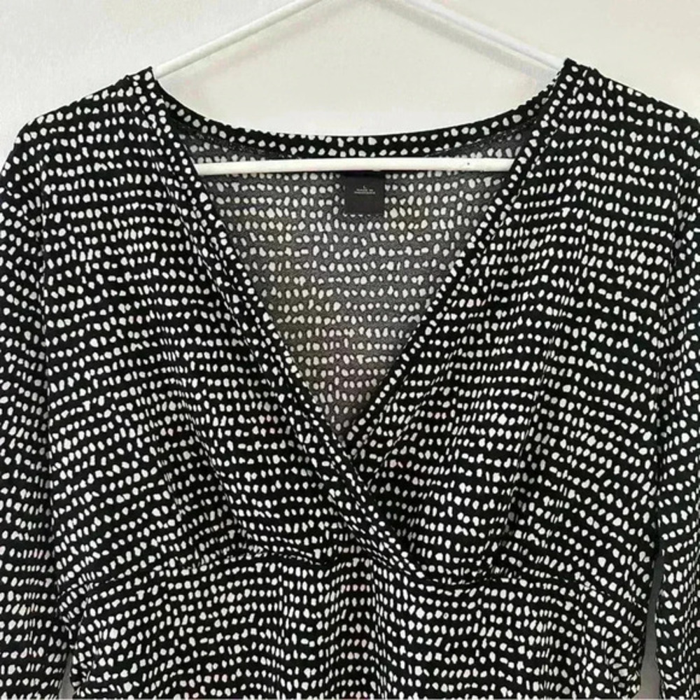 Ann Taylor Women's V-Neck 3/4 Sleeve Black And White Abstract Blouse Size Large - Picture 7 of 9